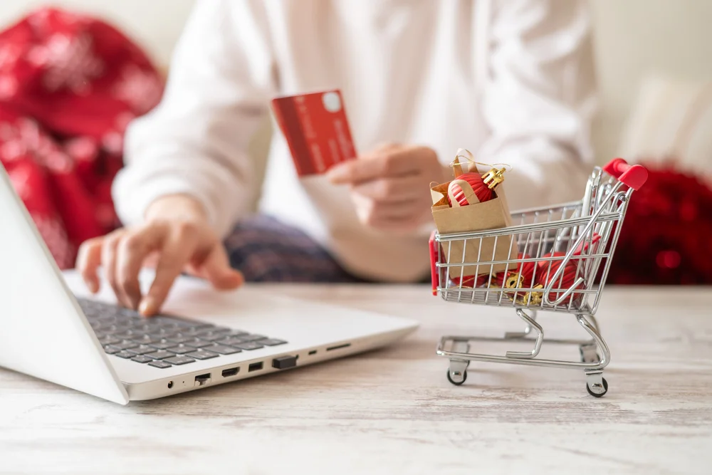 online-christmas-shopping-with-miniature-shopping-2026-03-26-04-42-33-utc