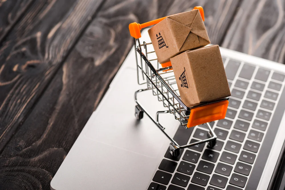 online-shopping-cart-on-a-laptop-keyboard-2026-01-06-00-29-07-utc